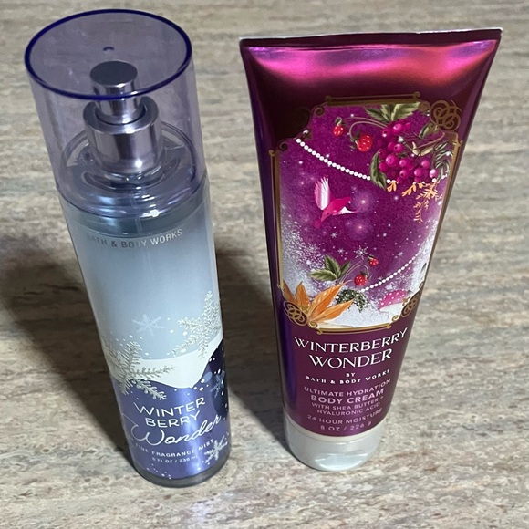 Bath & Body Works Discontinued Winterberry Wonder Body Care Duo - Picture 7 of 9
